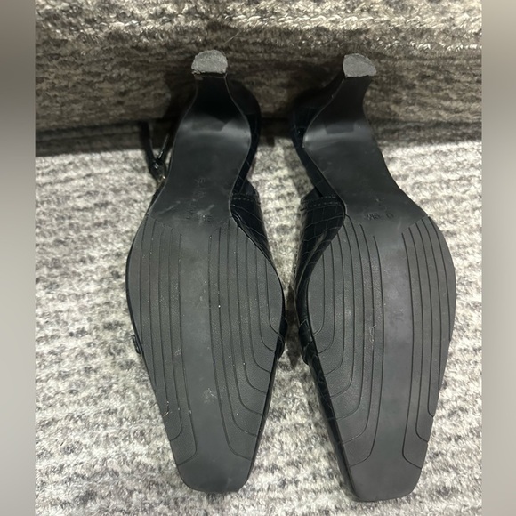 Bandolino Croc Embossed Leather Sling Back with silver hardware/buckle, EUC! - Picture 4 of 7